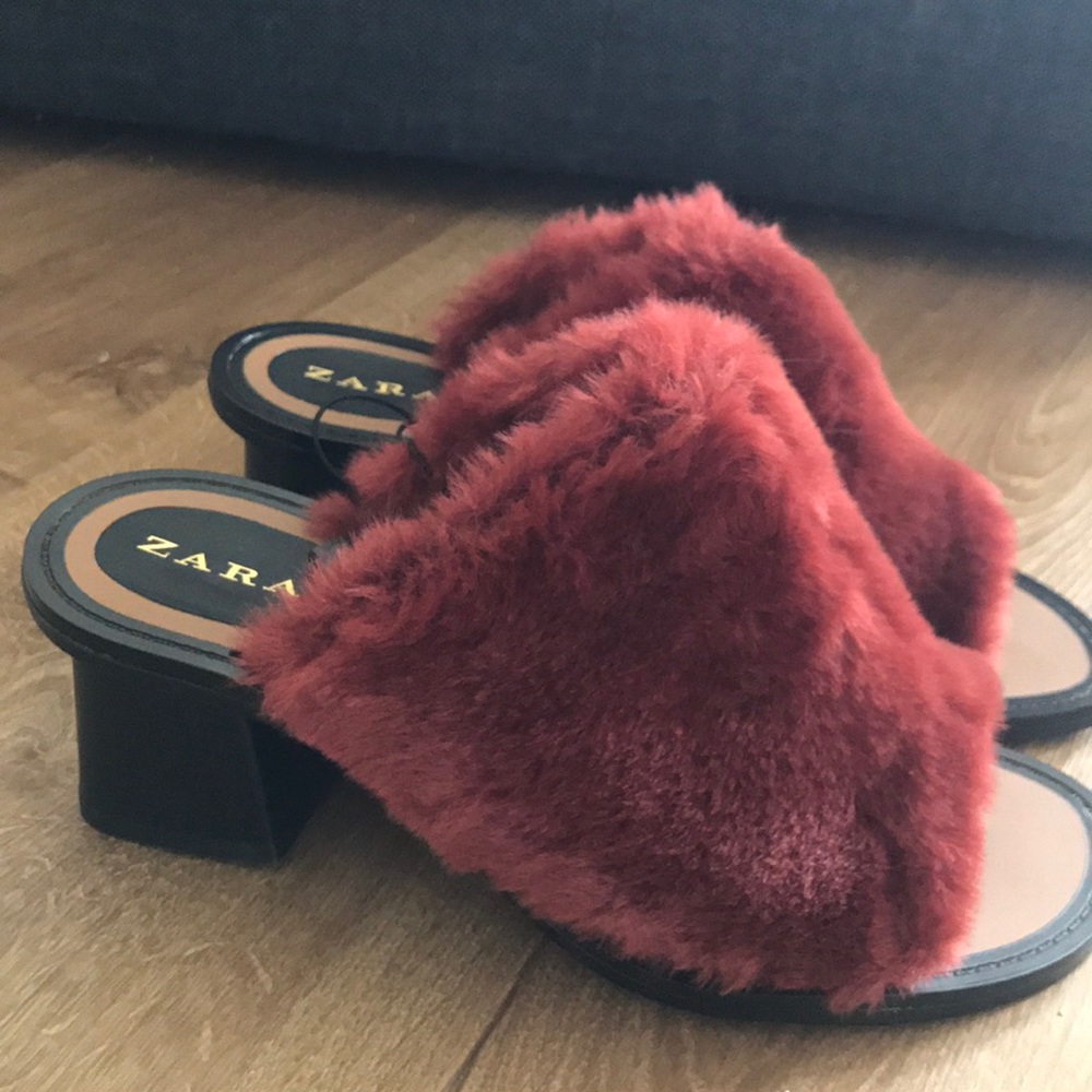 Zara faux fur mule sandals (rustic red)